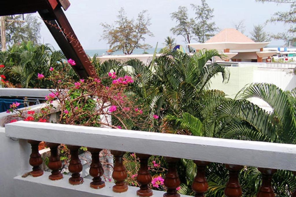 Phuket Golden Sand Inn - Sha Extra Plus Карон Номер фото